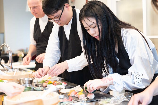 Kyoto: Enjoy Sushi & Market Tour! Best for Family & Couple! - Starting at Nishiki Market with the fish