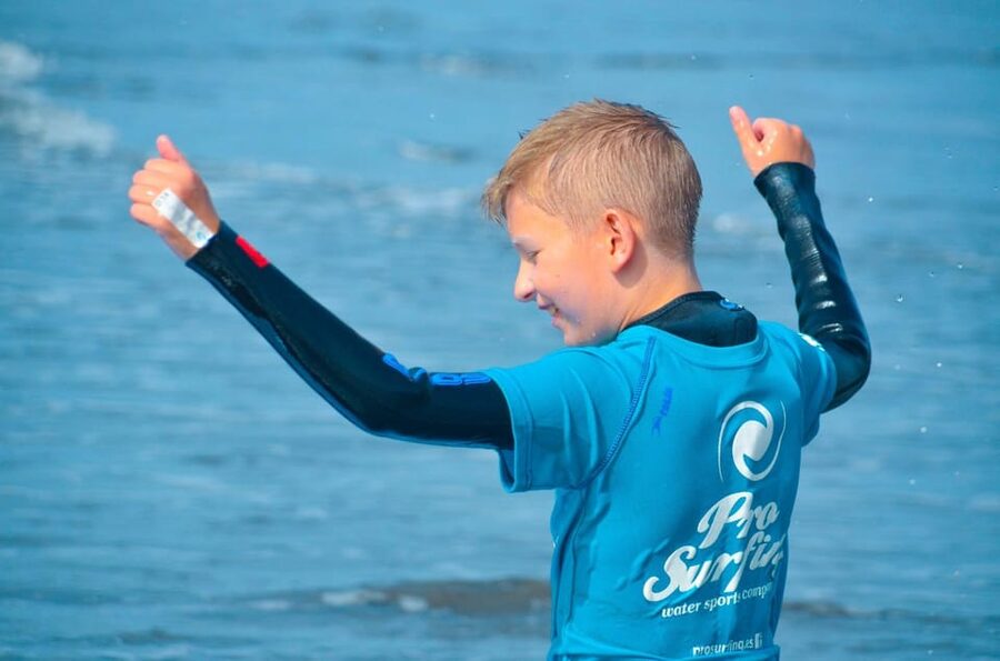 Las Palmas: Learn to Surf with a Special Price for Two Group - How the equipment helps a first-timer