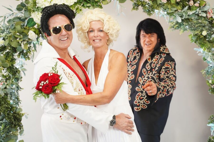 Las Vegas: Elvis Themed Wedding with Limousine - Checking in with the wedding coordinator