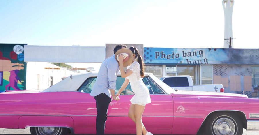 Las Vegas: Elvis Themed Wedding with Limousine - Arriving at Little Vegas Chapel by limousine