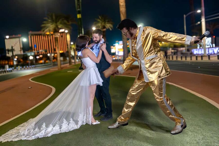 Las Vegas: Gold Elvis Vow Renewal or Wedding at Welcome Sign - Gold Elvis and the personal touch