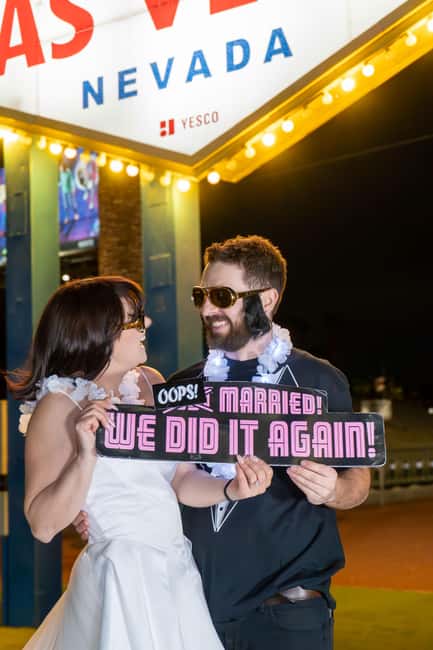 Las Vegas: Gold Elvis Vow Renewal or Wedding at Welcome Sign - Book it or skip it?