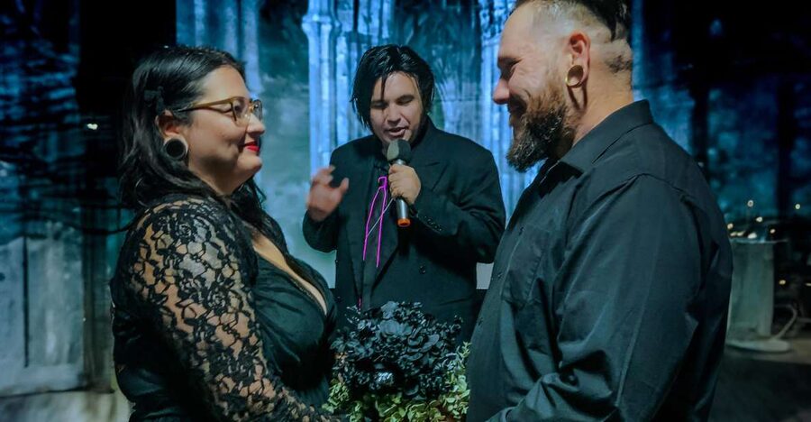 Las Vegas: Haunted House Wedding Ceremony + Photography - What Happens During the 45-Minute Ceremony