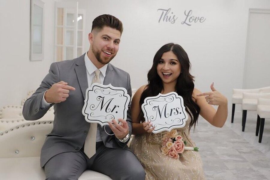 Las Vegas: Paradise Wedding Chapel Quickie Sign & Go Wedding - Who can join you at the chapel