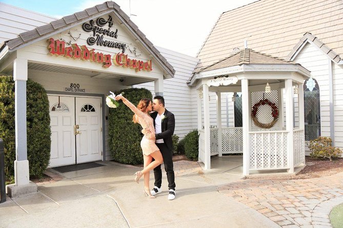 Las Vegas Wedding at A Special Memory Wedding Chapel - Flowers, music, and the Elvis choice