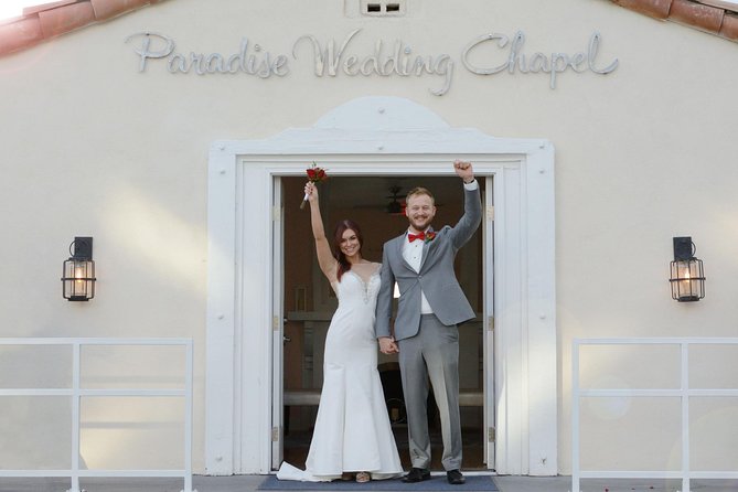 Las Vegas Wedding at Paradise Wedding Chapel - A small chapel with a very clear plan