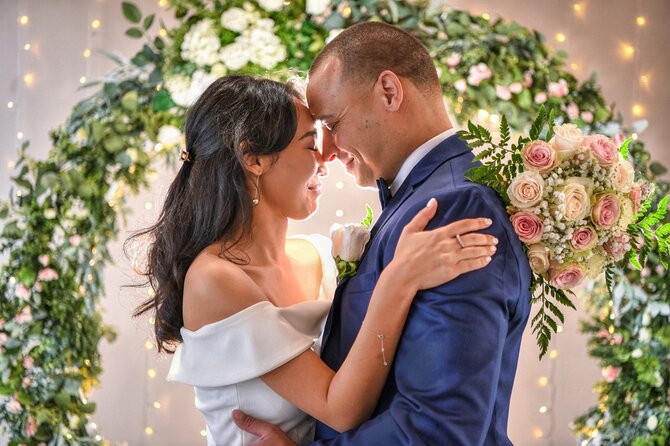 Las Vegas Wedding at The Little Vegas Chapel - Key points to know before you book