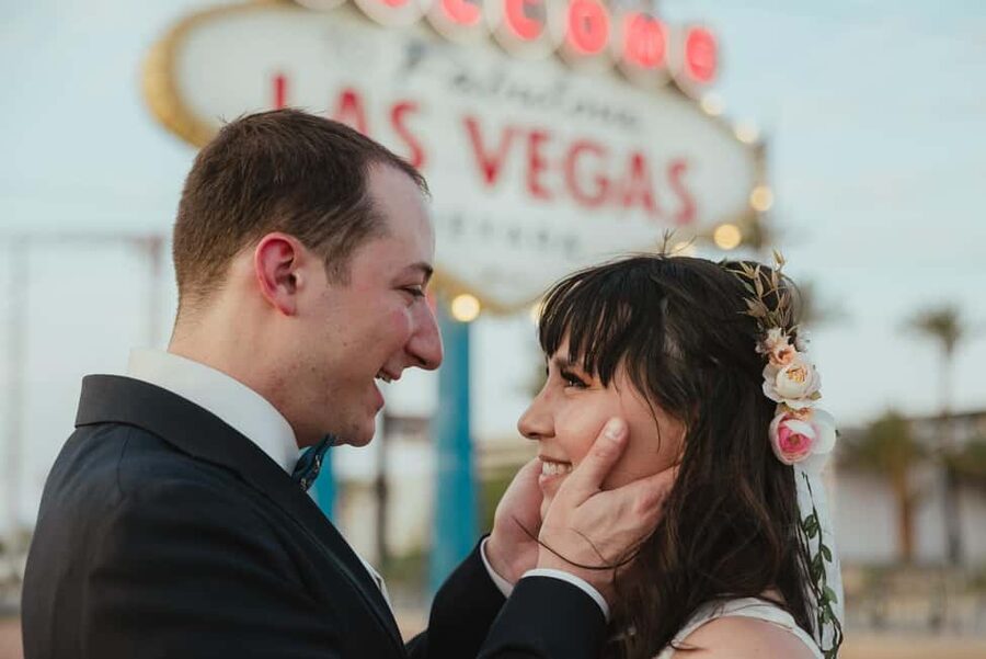 Las Vegas: Wedding Chapel Photography Session - Accessibility and group size