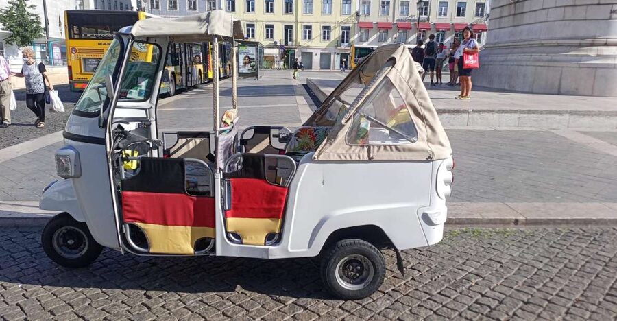 Lisbon: 1,5 Hours Historical Tuk Tour for Two Persons. - Why a tuk tuk fits Lisbon’s steep old quarters