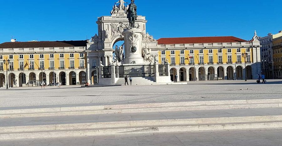Lisbon: 2 hours Private City Highlights Tuk-Tuk Tour for two - Why a Lisbon tuk-tuk makes sense