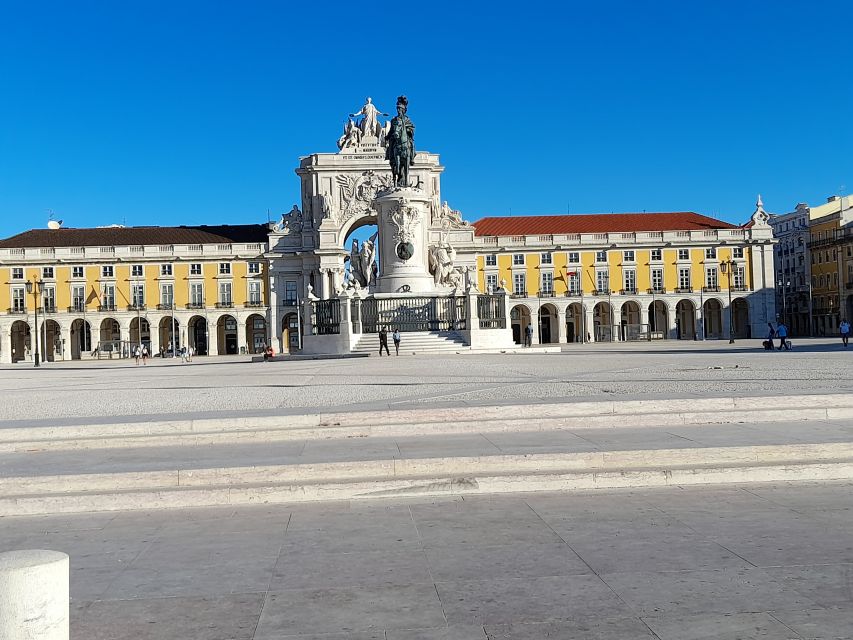 Lisbon: 2 hours Private City Highlights Tuk-Tuk Tour for two - São Vicente and the National Pantheon