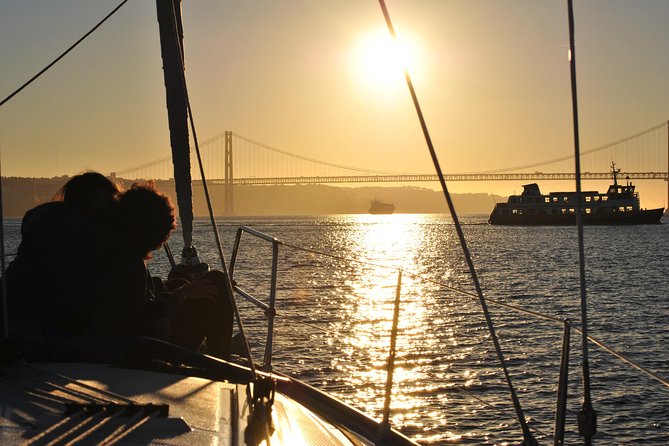 Lisbon Private Romantic 2h Cruise with sparkling wine-Day/Sunset - Why a private Tagus cruise works for couples