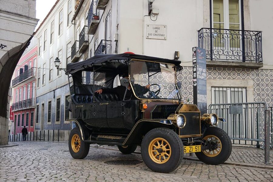 Lisbon: Vintage vehicle replica Romantic Private Tour - Practical details that affect your choice
