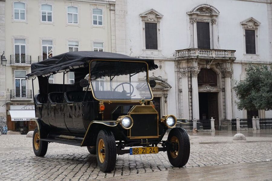 Lisbon: Vintage vehicle replica Romantic Private Tour - Is $114 good value for four people?
