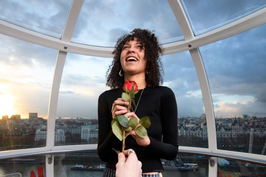 London Eye Private Capsule Experience for Couples or Groups - Fast-track arrival and meeting your host