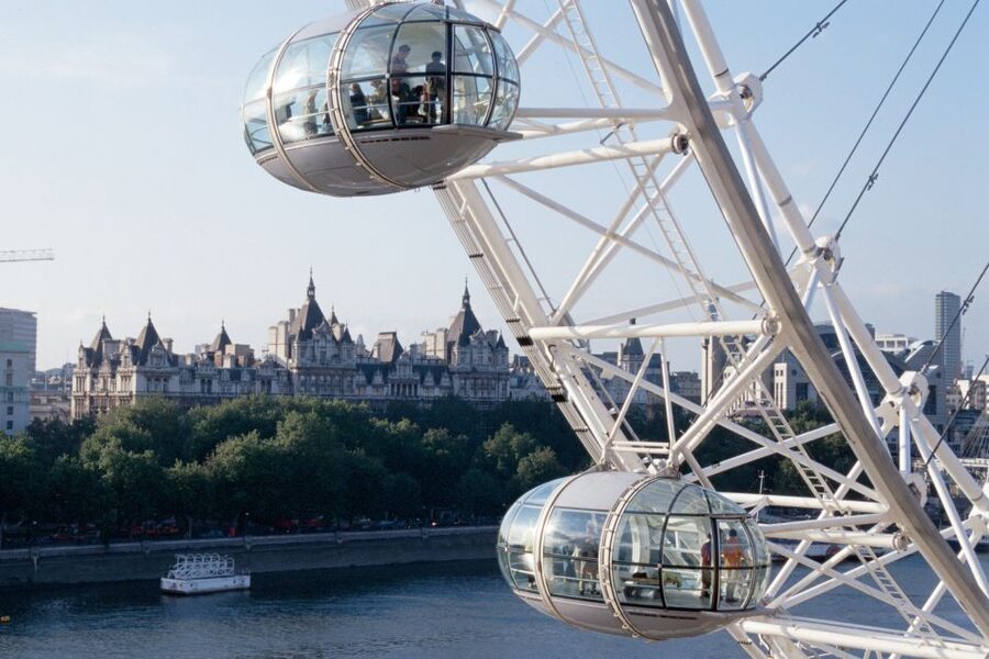 London Eye Private Capsule Experience for Couples or Groups - Cupid’s Capsule or a group of up to 25