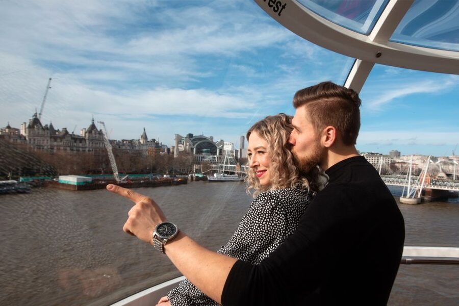 London Eye Private Capsule Experience for Couples or Groups - Thirty minutes in your own capsule