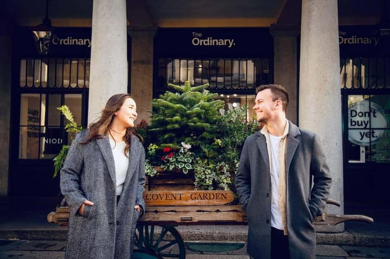 London: Private Couples Photography Session with Landmarks - Posing help for people who feel awkward in photos