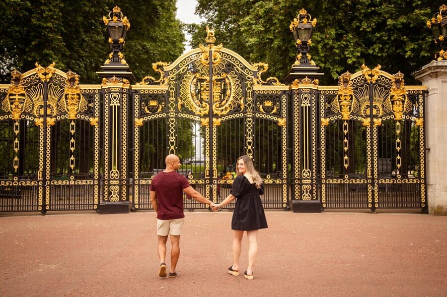 London: Private Couples Photography Session with Landmarks - Fifteen minutes or thirty minutes?