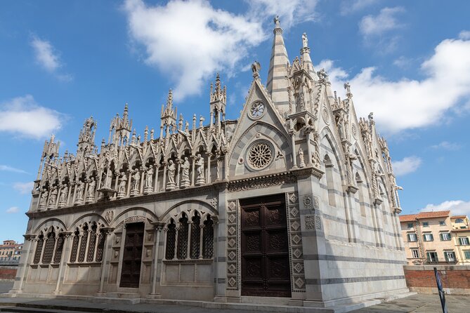 Love in Pisa: Self-Guided Romantic Puzzle Adventure - Piazza dei Cavalieri before the grand finale