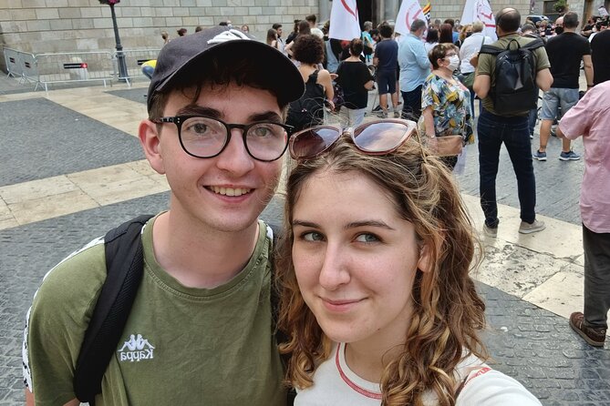 Love in the Gothic Quarter Barcelona: Self-Guided Romantic Walk - How the phone-based mystery works