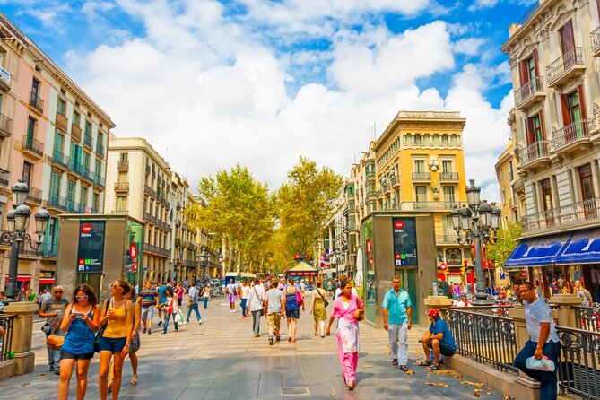 Love in the Gothic Quarter Barcelona: Self-Guided Romantic Walk - The important app warning