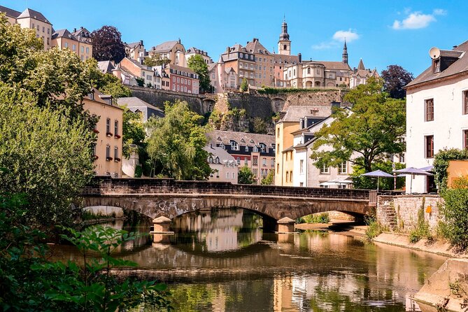 Luxembourg City Romantic Game: Walking Tour & Scavenger Hunt - A city walk that makes you look twice