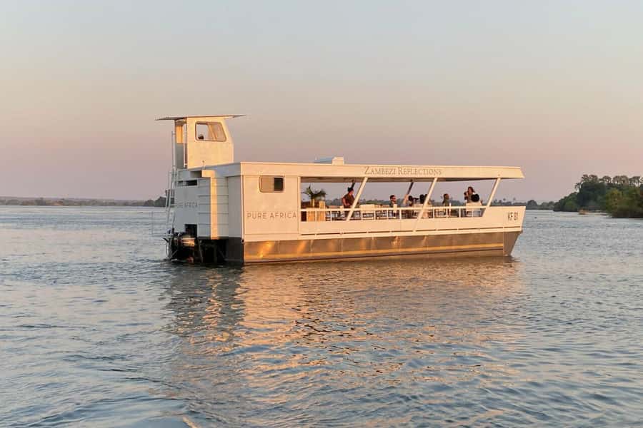 Luxury Sunset Dinner Cruise with 4-Course Meal - Cruising upstream as daylight fades