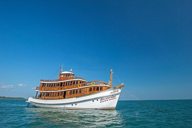 M/Y Lalida Sunset Dinner Cruise in Krabi - One hour at Phra Nang Cave Beach
