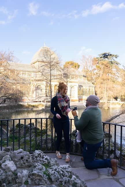Madrid: Photoshoot for couples - Sabatini Gardens as the closing scene