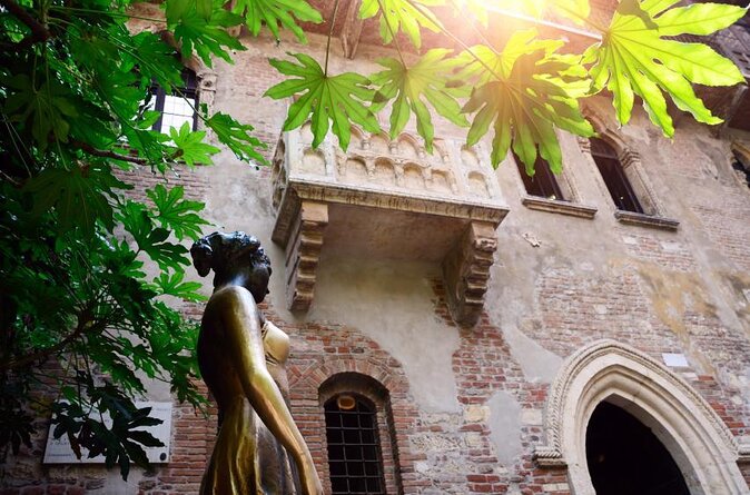 Make your Romantic Proposal in the City of Love - Key points at a glance
