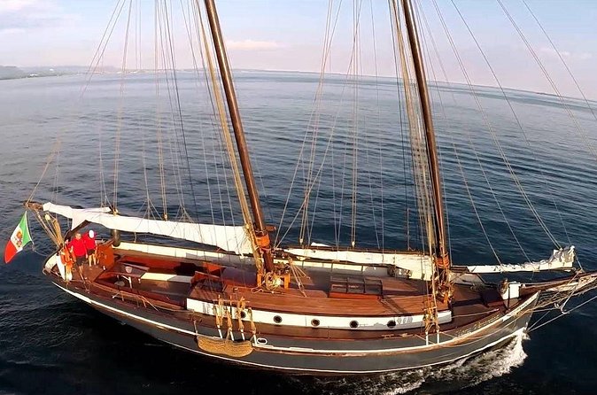 Malcesine: Sunset Romantic Cruise - Who should book the Siora Veronica cruise?