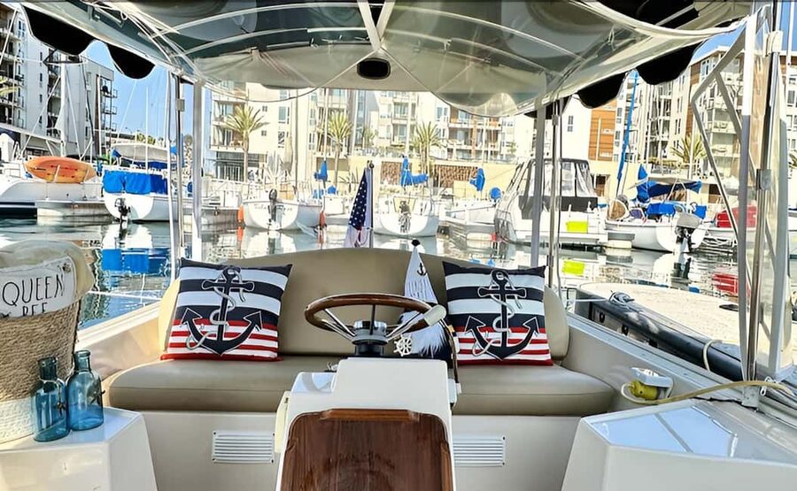 Marina Del Rey: A Romantic Boat Cruise with Sushi & Wine - Captain Shaun and the feel of the trip