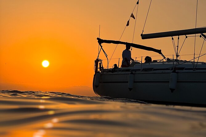 Marriage Proposal Boat Trip in Barcelona - Your Playlist and the Proposal Song
