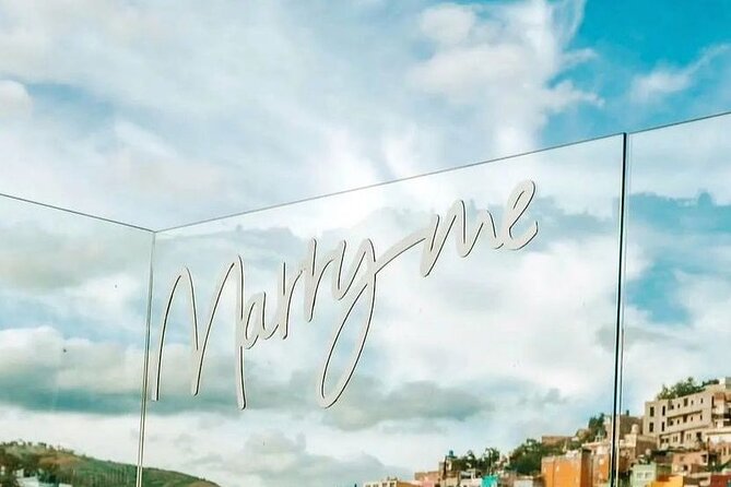 Marriage proposal in Guanajuato. - Privacy, Age, and Group Size