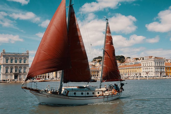 Marriage proposal on a Vintage Sailboat - Pontal de Cacilhas and the Almada waterfront