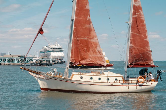 Marriage proposal on a Vintage Sailboat - Starting at Santo Amaro Dock