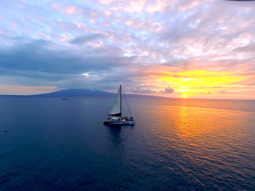 Maui: 2 Hour Sunset Dinner Sail with Open Bar and Appetizers - Settling into Gemini’s cushioned catamaran