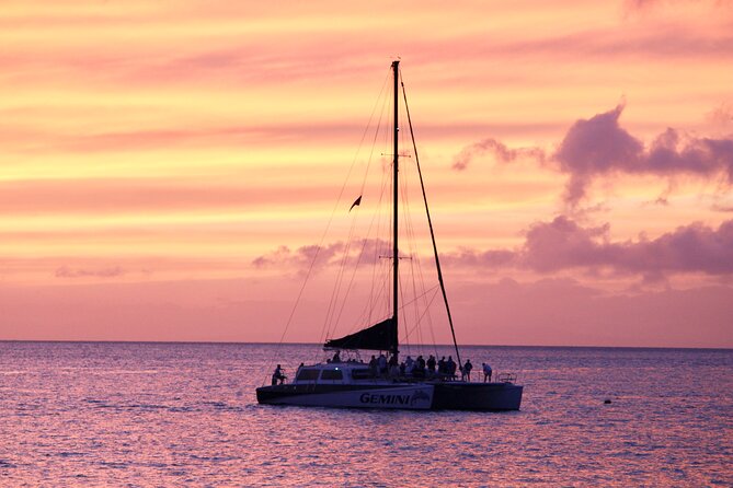 Maui: Coast of Ka'anapali Beach Sunset Dinner Sail - Leaving Kaanapali Beach through the surf