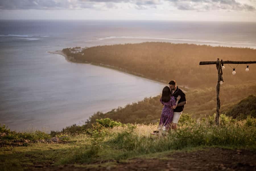 Mauritius: Exclusive Le Morne Sunset Hike & Aperitivo - The 1.5-hour climb up Le Morne