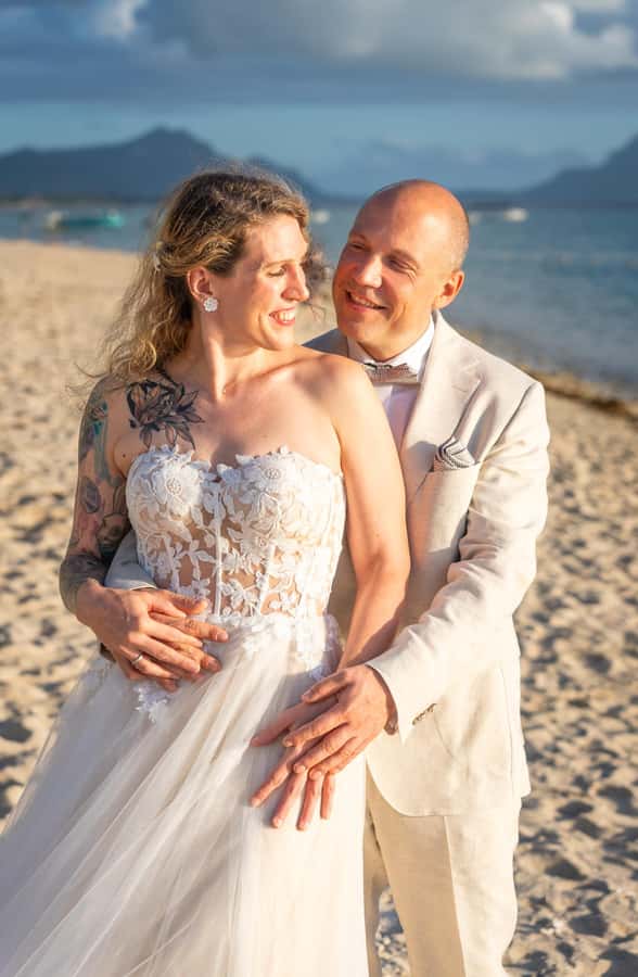 Mauritius: Sunset photoshoot (Honeymoon/family shoots) - How many edited images you receive