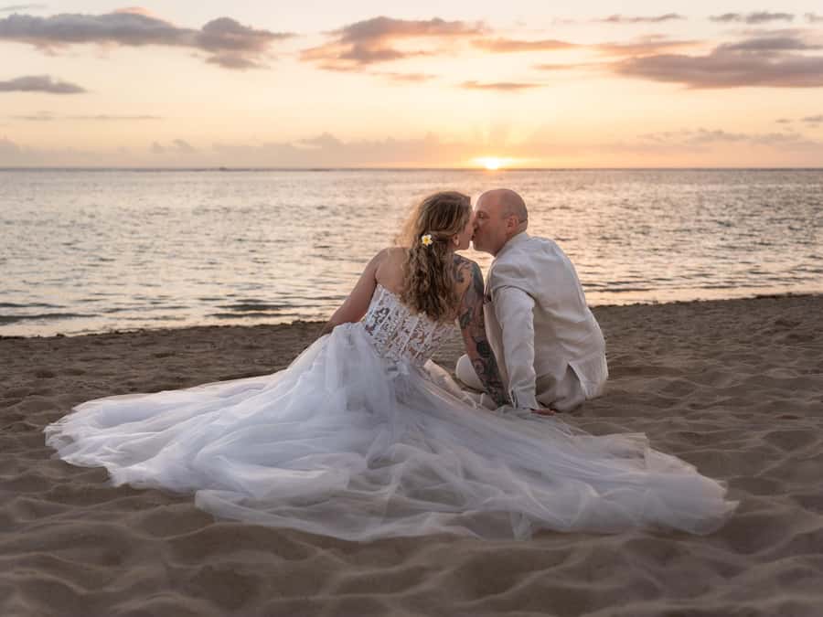 Mauritius: Sunset photoshoot (Honeymoon/family shoots) - Who will get the most from this photoshoot