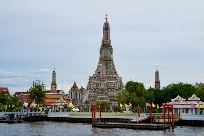 Meridian Sunset Dinner Cruise - Floating Paradise From ICONSIAM Bangkok - Wat Kalayanamitr and the quieter Thonburi bank