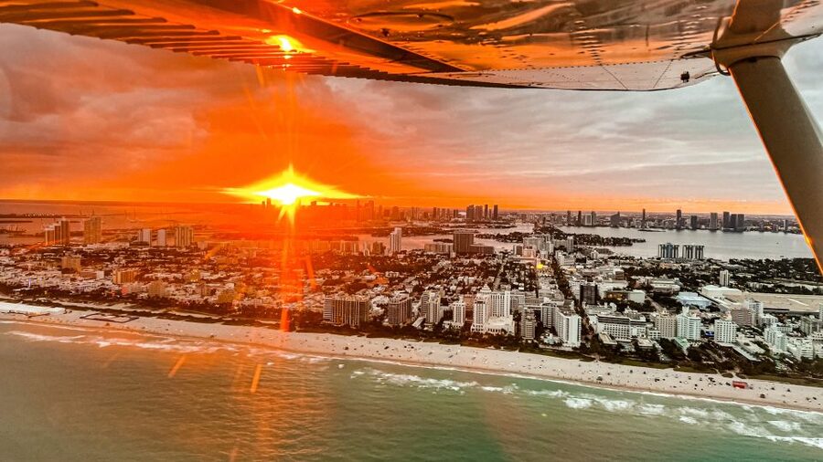 Miami Beach: Romantic Sunset Flight with Champagne - Fisher Island, South Pointe, and Miami Beach