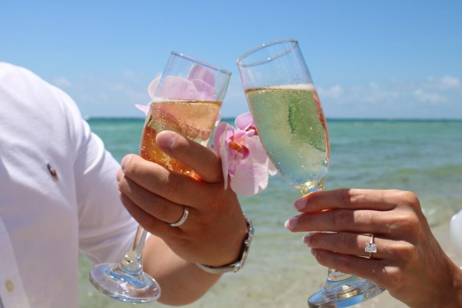 Miami: Beach Wedding or Renewal of Vows - What the US$399 price really covers