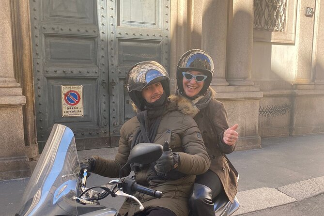 Milan Vespa Adventure: Private Tour for Couples and Friends - Arco della Pace and a fast photo stop