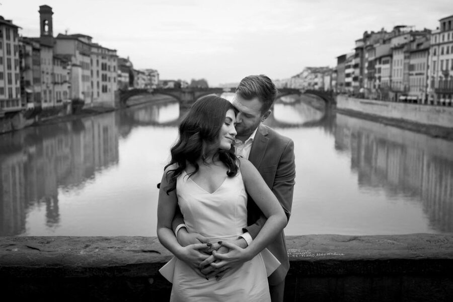 Montalcino personal photo service for couples and families - Meeting Angelo in an easy-to-find location