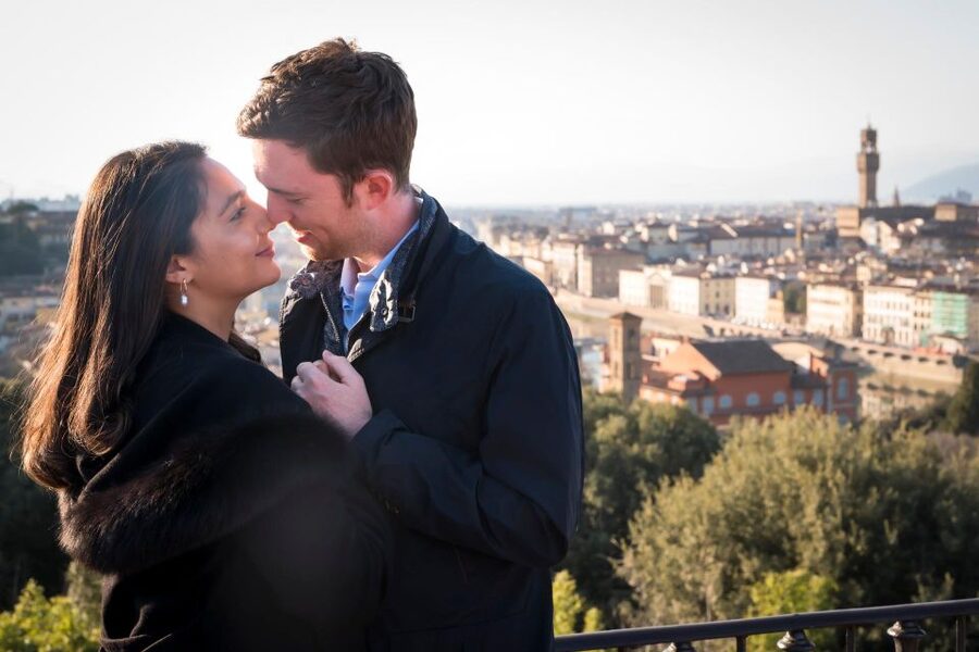 Montalcino personal photo service for couples and families - Choosing the setting instead of chasing a checklist