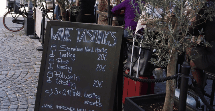 Munich: Romantic Wine Experience for Two at Viktualienmarkt - A bottle of bubbly in the middle of Viktualienmarkt