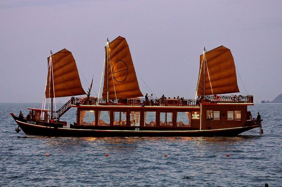 Nha Trang: Day Cruise Or Sunset Dinner Cruise on The Sea - A five-hour evening on Nha Trang Bay